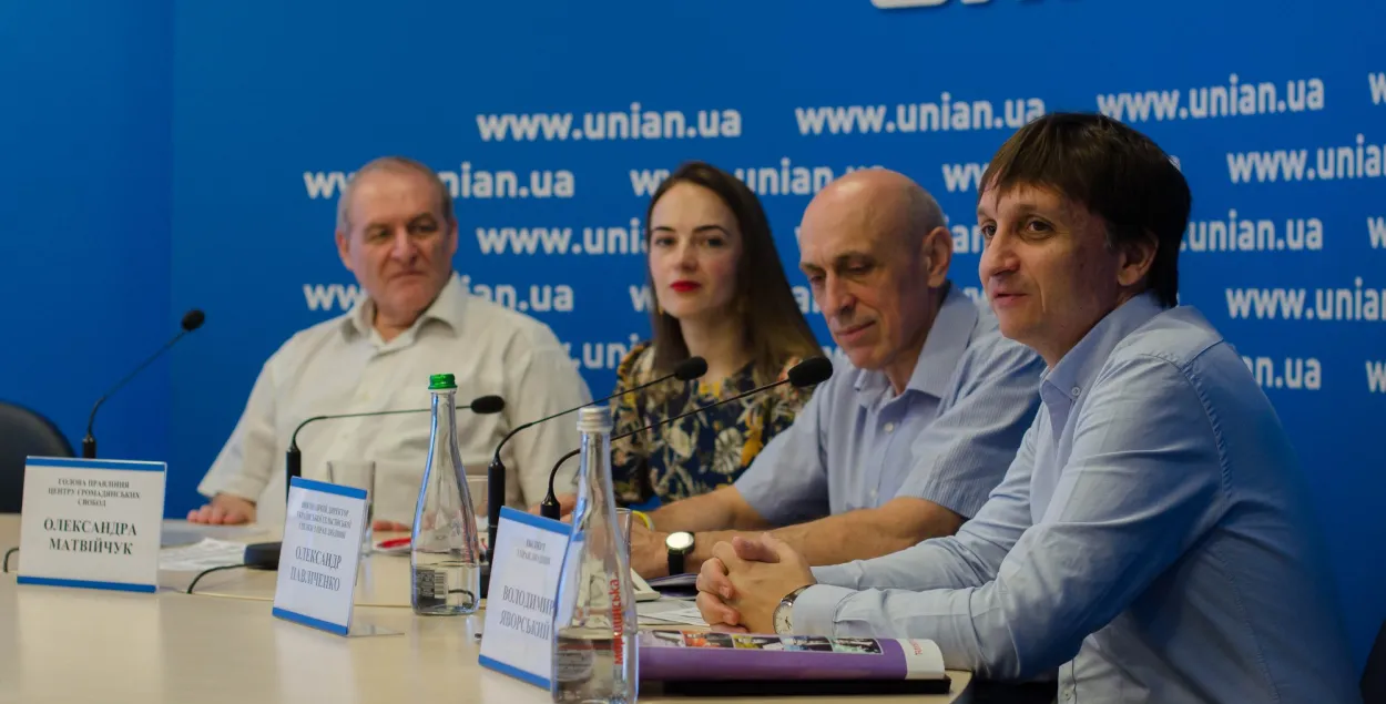 Муж Тацяны Гацуры-Яворскай расказаў, як яго выганялі з Беларусі