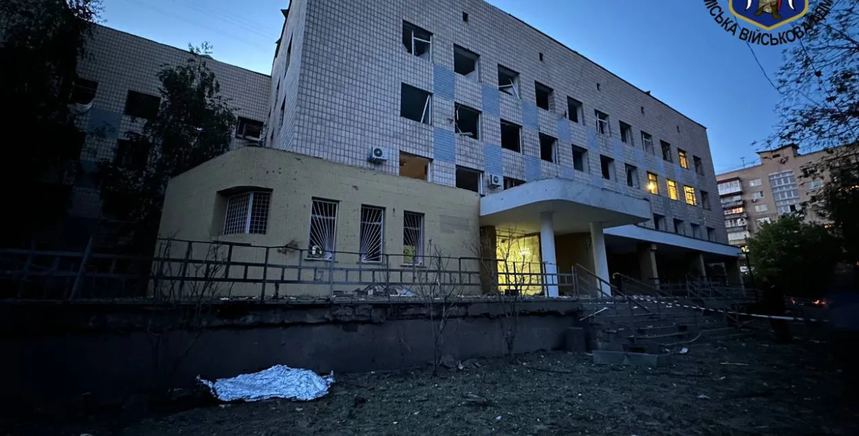 У выніку абстрэлу была пашкоджана дзіцячая паліклініка / @VA_Kyiv
