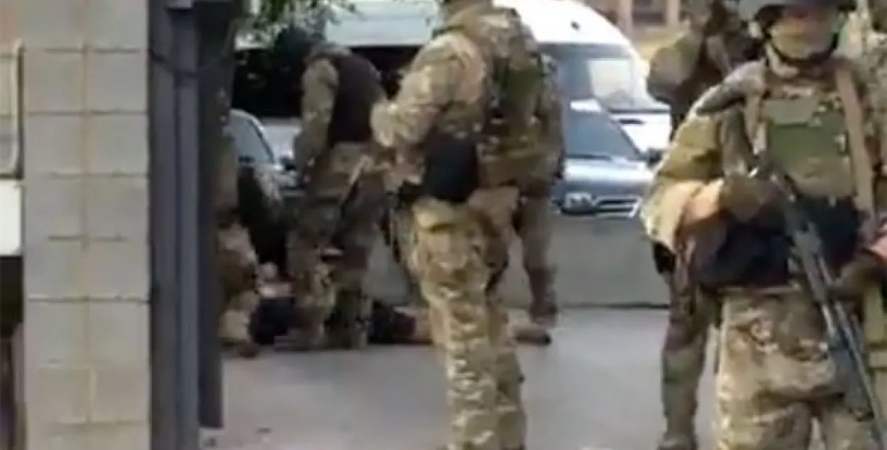 Дачка і дэпутатка абверглі затрыманне экс-прэзідэнта Кыргызстана Атамбаева