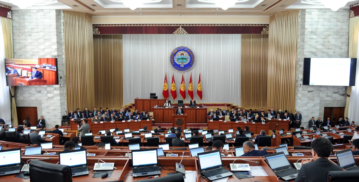 Парламент Кыргызстана не смог обсудить отправку военных в Казахстан / kabar.kg​