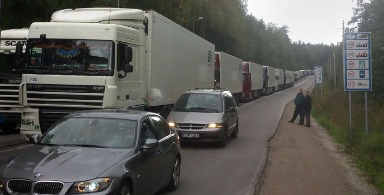 СМІ: На літоўскай мяжы памёр беларускі кіроўца