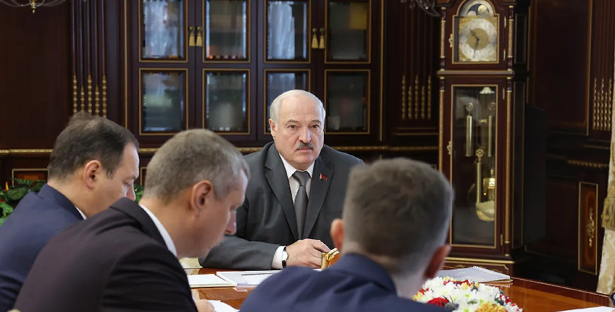 Аляксандр Лукашэнка сабраў нараду па стварэнні партовых магутнасцяў для экспарту беларускай прадукцыі / БЕЛТА​