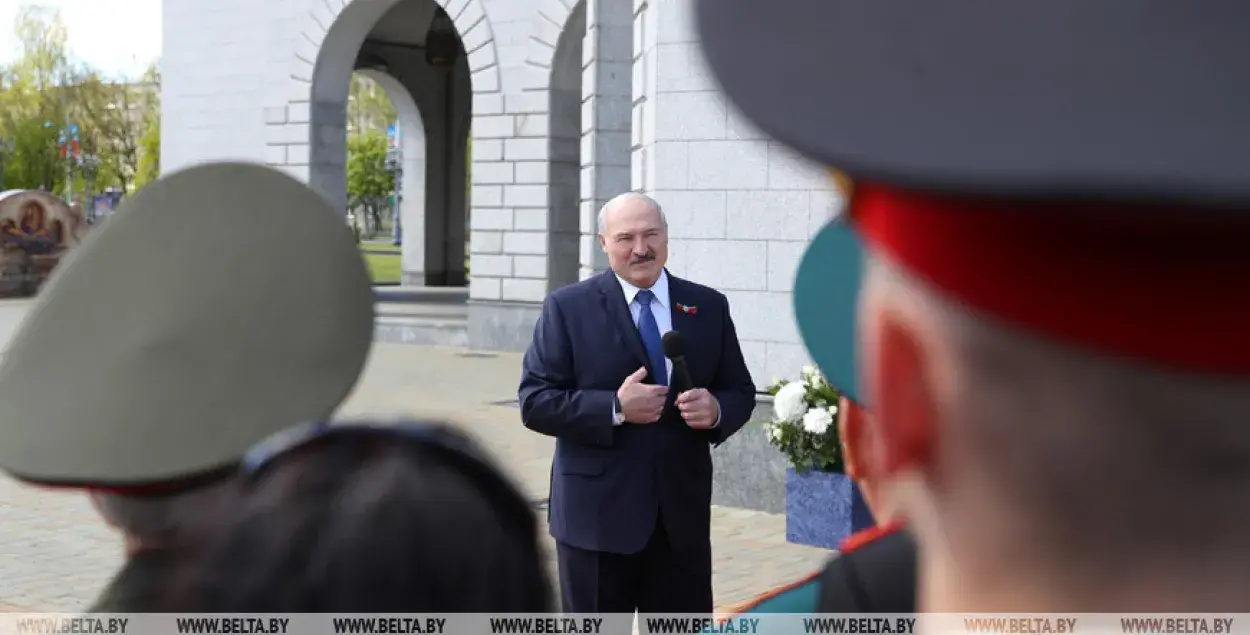 Александр Лукашенко около храма Всех Святых / БЕЛТА​