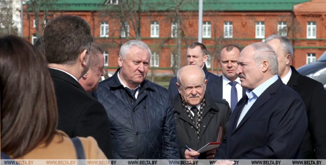 Александр Лукашенко во время поездки в Бобруйск / БЕЛТА​