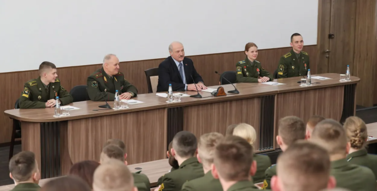 Лукашэнка: Я не магу сам сябе ўзнагародзіць, нават калі заслугоўваю