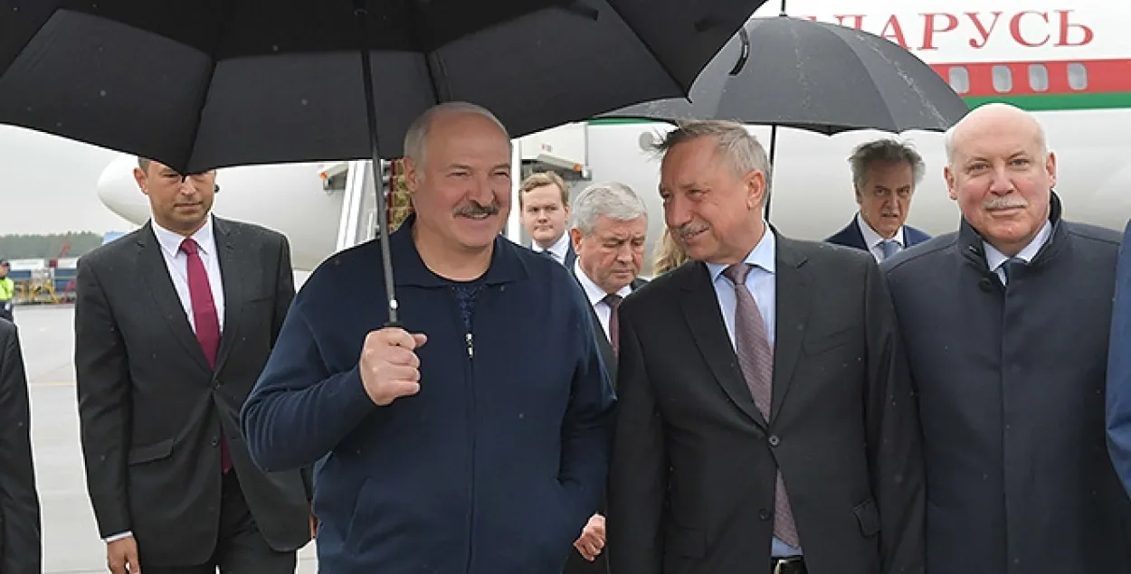 Александр Лукашенко в аэропорту Пулково / president.gov.by​