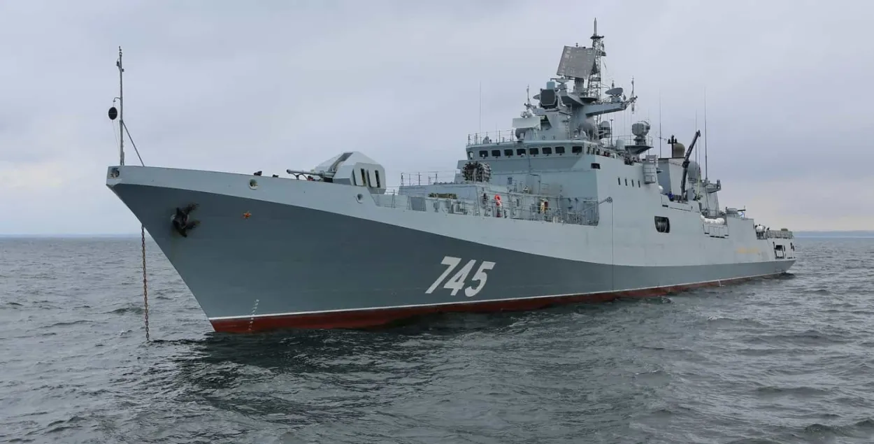  Украінскія СМІ: каля вострава Змяінага гарыць расійскі фрэгат