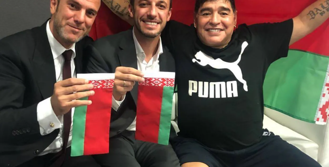 Diego Maradona (right) with a Belarus flag. Фота: Matias Morla's Instagram