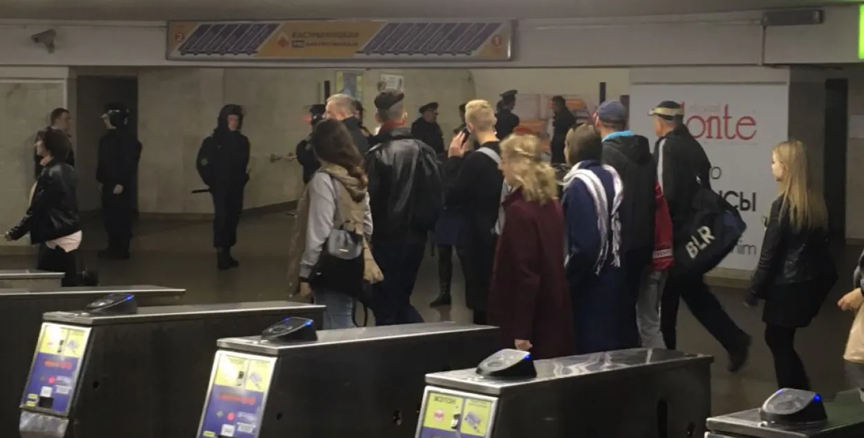 Станцыю метро “Кастрычніцкая” закрылі амаль на гадзіну з-за нічыйнай торбы