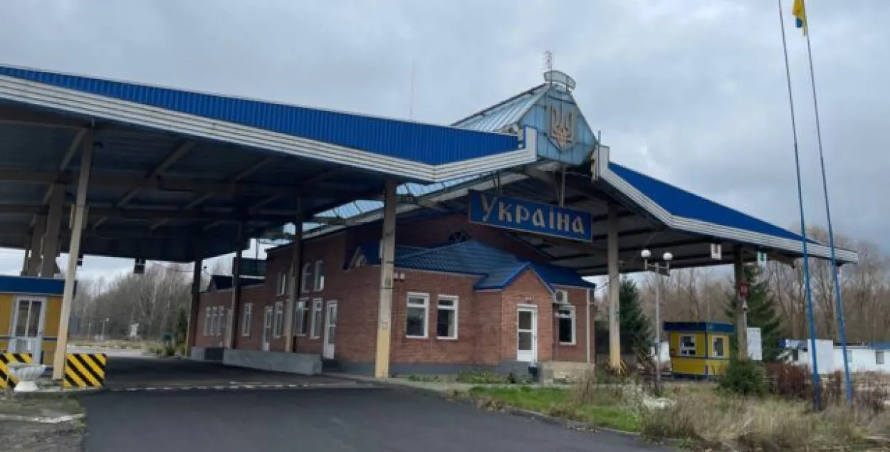 У Роўненскай вобласці ставяць плот на мяжы з Беларуссю / rivne.online
