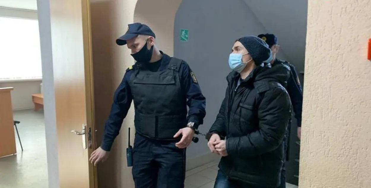 На закрытым судзе магілёўца асудзілі за падрыхтоўку да масавых беспарадкаў