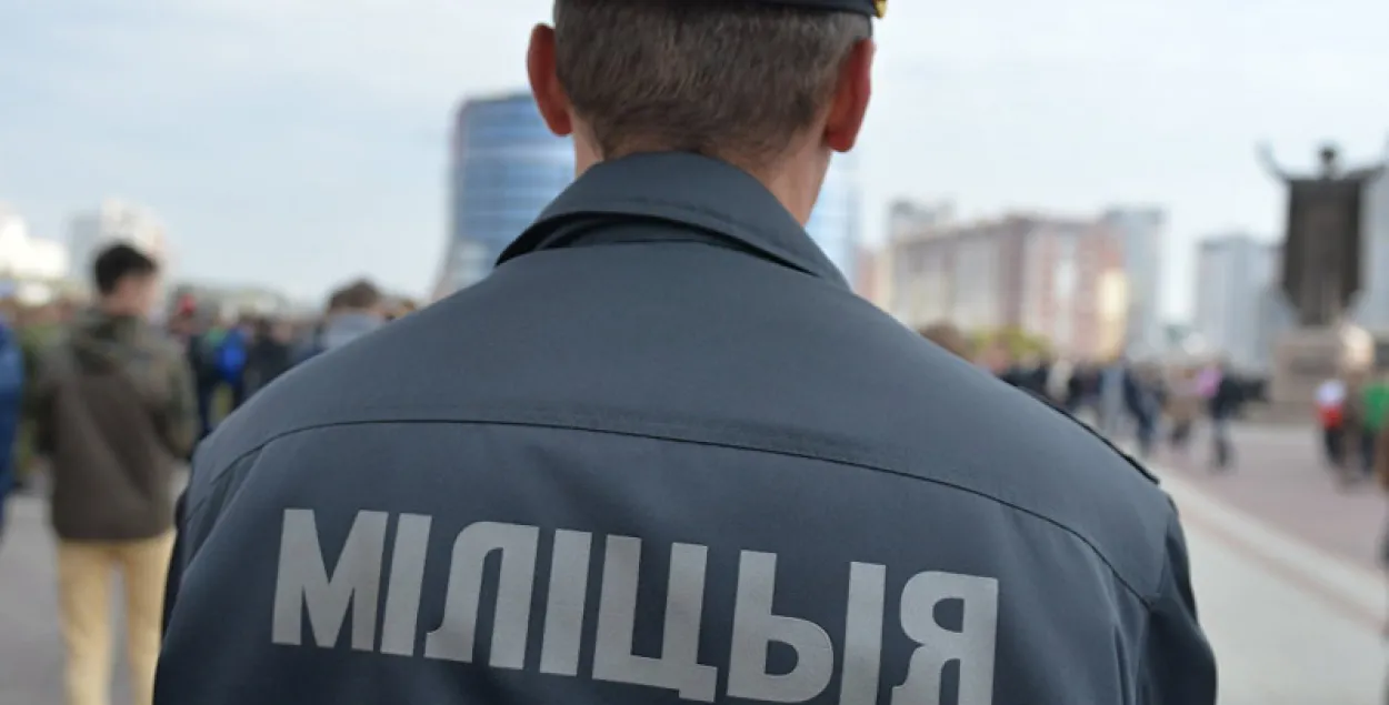 Міліцыянт дапамог пенсіянерцы знайсці 5000 долараў, якія яна сама схавала 
