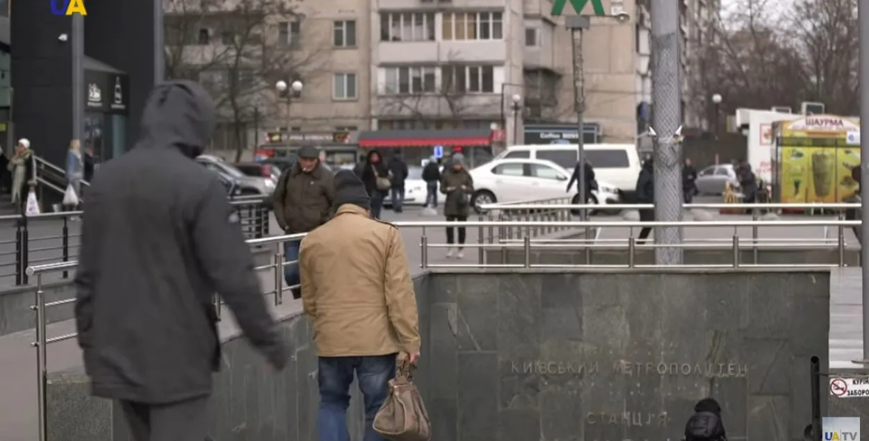 Вход на станцию "Минская" киевского метро