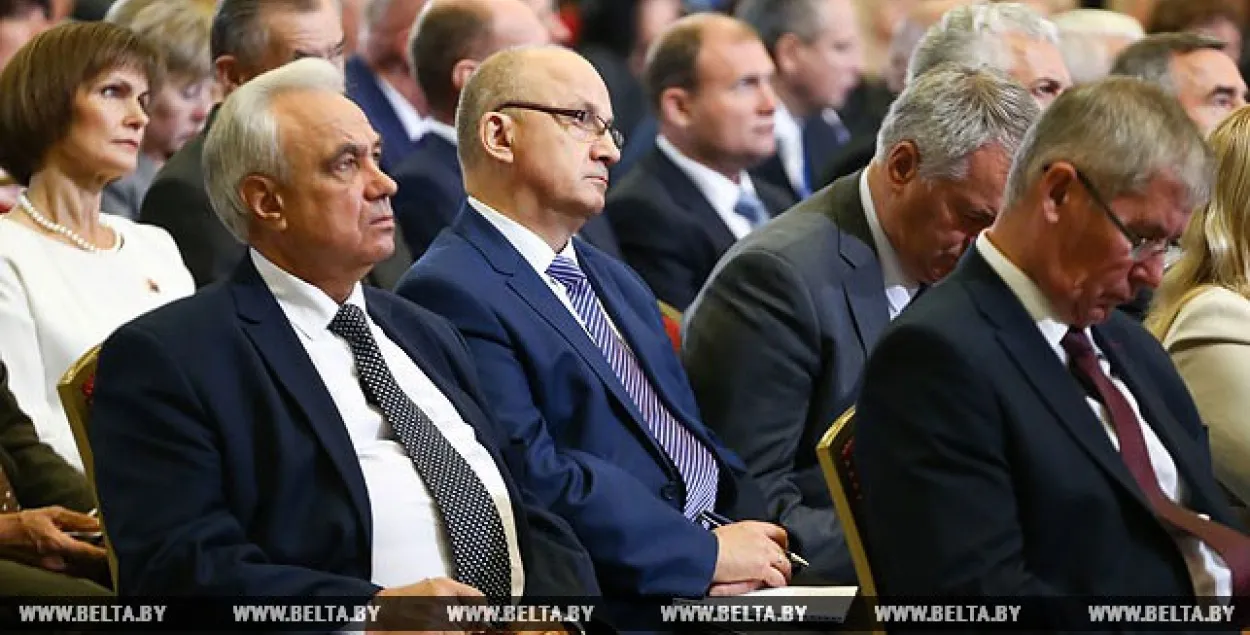 Пра вяртанне да пяцібальнай сістэмы адзнак Лукашэнка раіўся з малодшым сынам