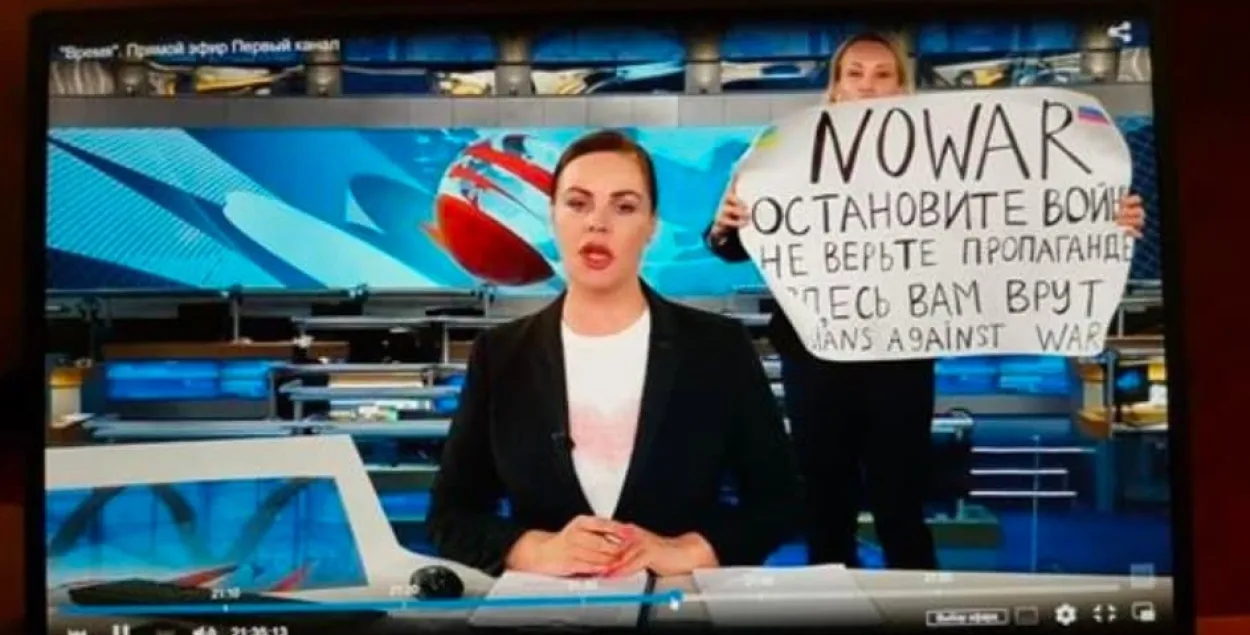 The woman with an No War! poster&nbsp;/ screenshot from video