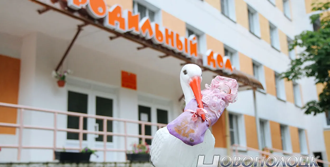 На роды за 100 км? В Витебской области задумали уплотнить роддома