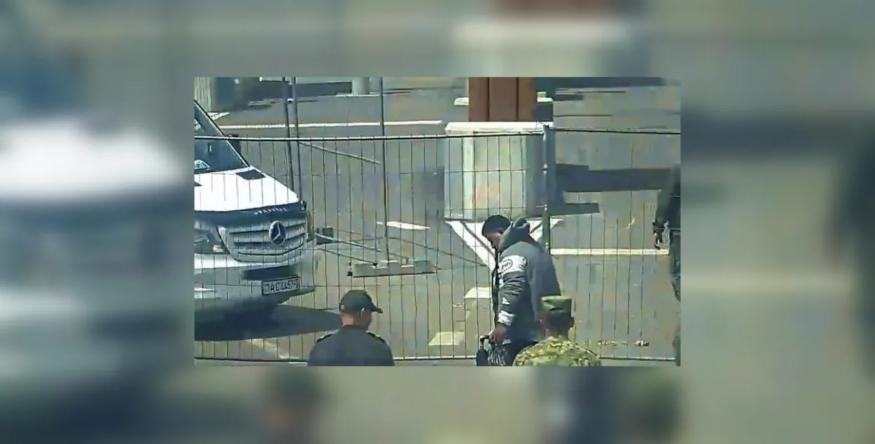 A Pakistani at the Belarusian-Lithuanian border / Screenshot from the video of the Border Service
