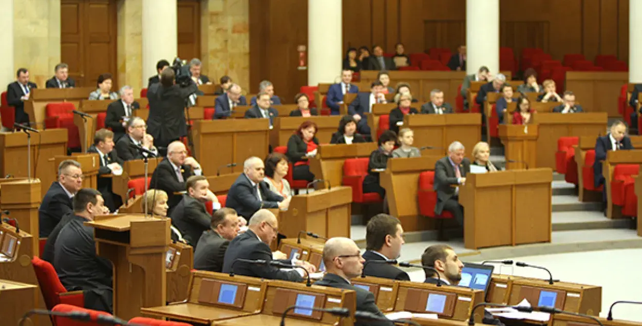 Жанчын на чале парламенцкіх камісій стала менш