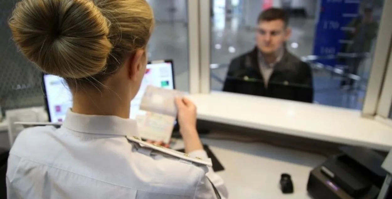 Два іранцы ляцелі праз Беларусь з фальшывымі іспанскімі пашпартамі