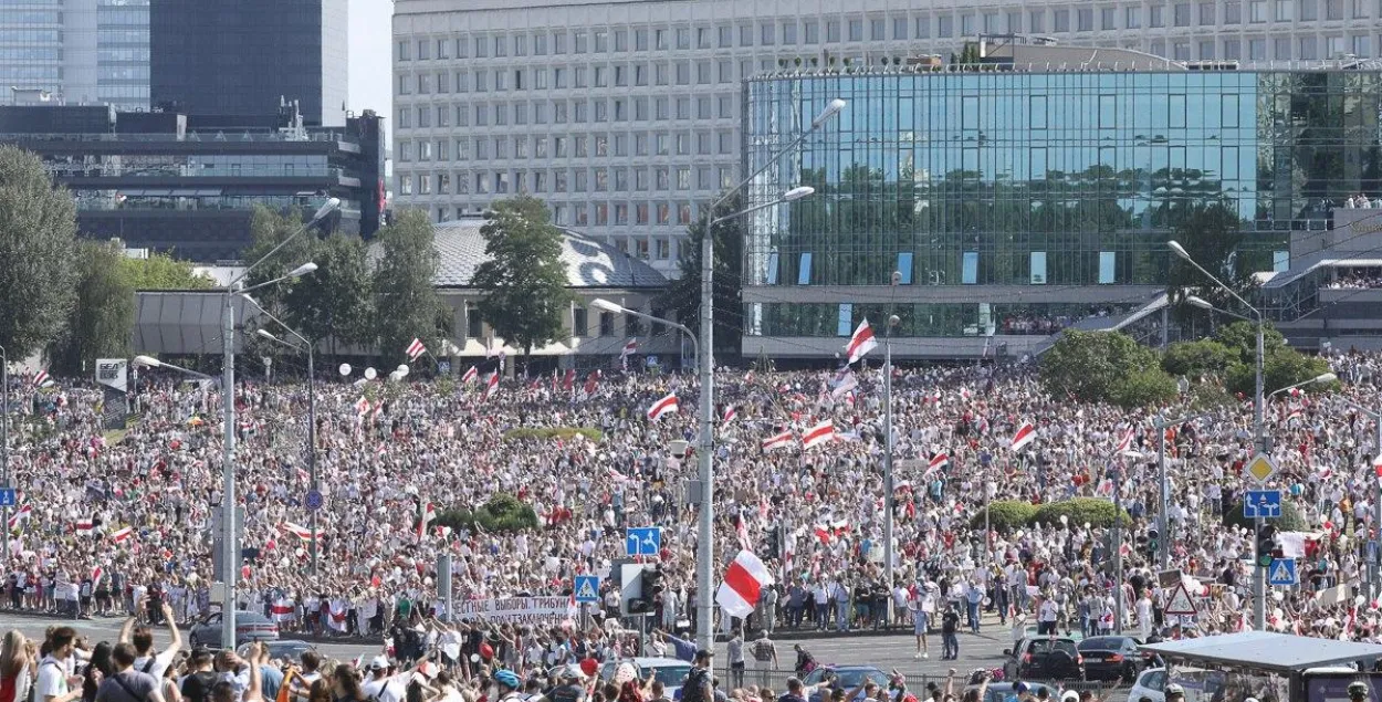В Беларуси проходят многотысячные митинги противников Лукашенко