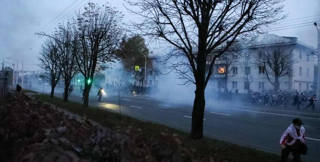 Разгон нядзельнага маршу на Арлоўскай светлашумавымі&nbsp;гранатамі / "Радыё Свабода"