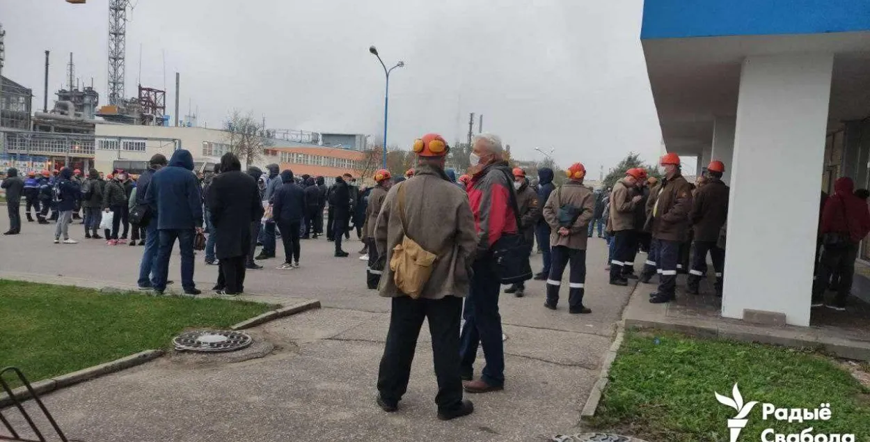 “Мало вас пи***т!” Как задерживали бастующих работников “Гродно Азот”