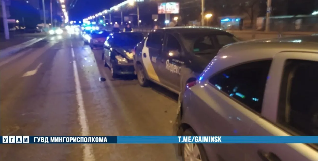 "Паравозік" з чатырох аўто на праспекце Пушкіна ў Мінску