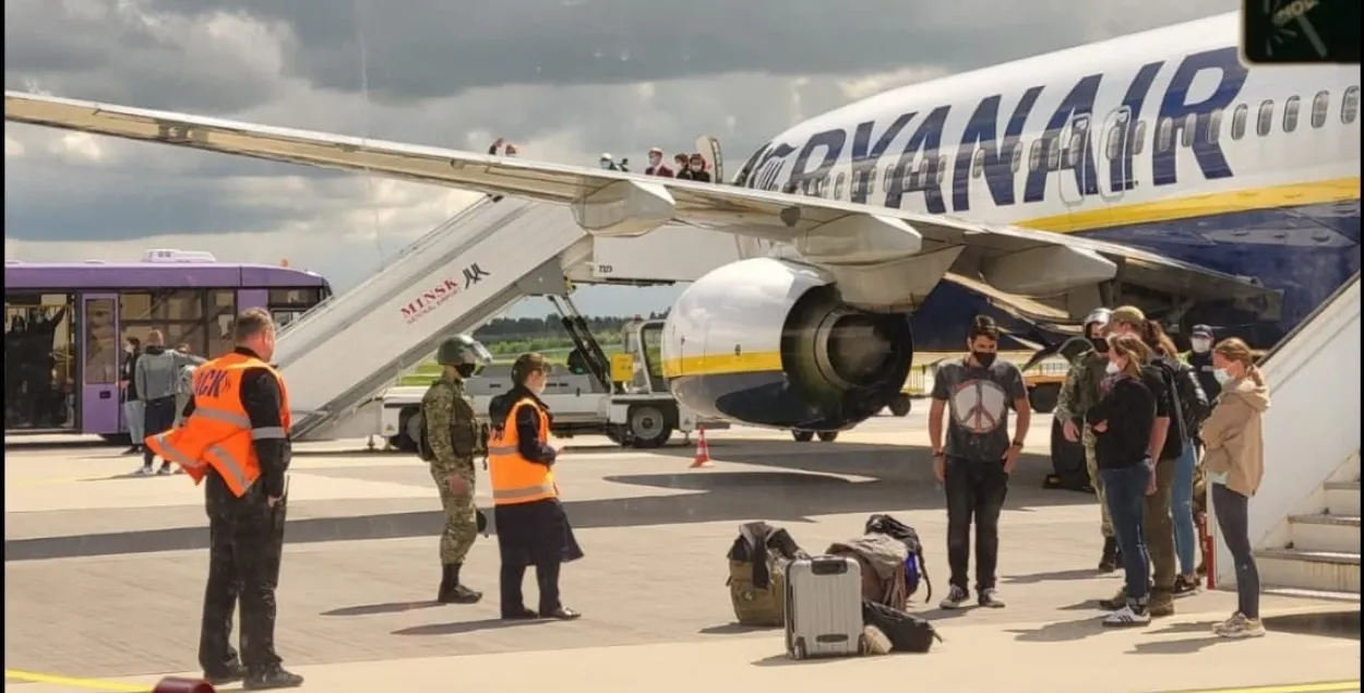 Аляксандр Лукашэнка расказаў у парламенце Беларусі сваю версію "пасадкі" лайнера Ryanair у Мінску