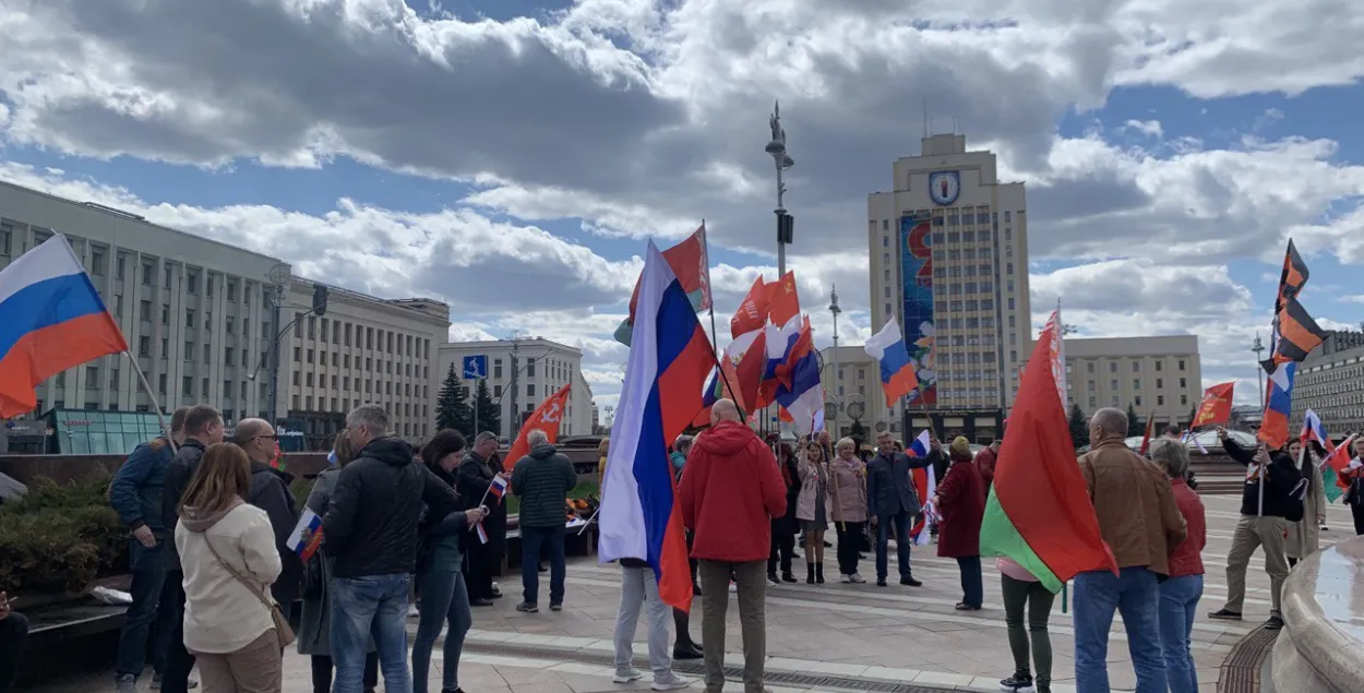 В Минске прошло шествие "Беларусь Zа Россию" с "флагами ЛНР, ДНР, Сербии, СССР"