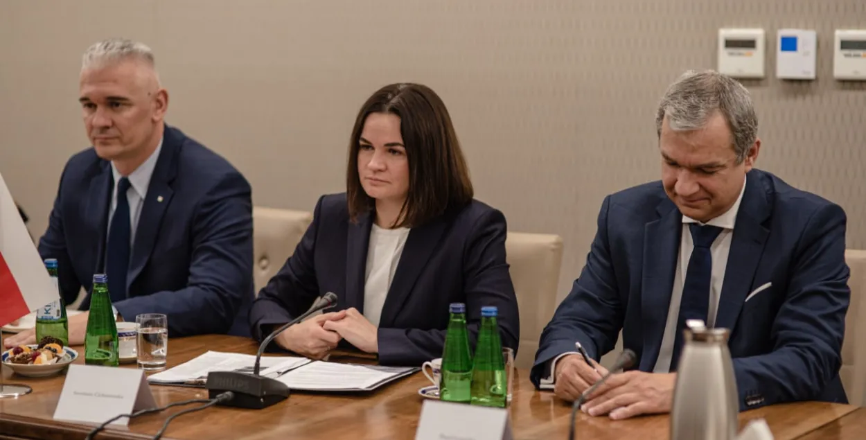 Светлана Тихановская, Валерий Ковалевский (слева) и Павел Латушко (справа) на встрече / АПК
