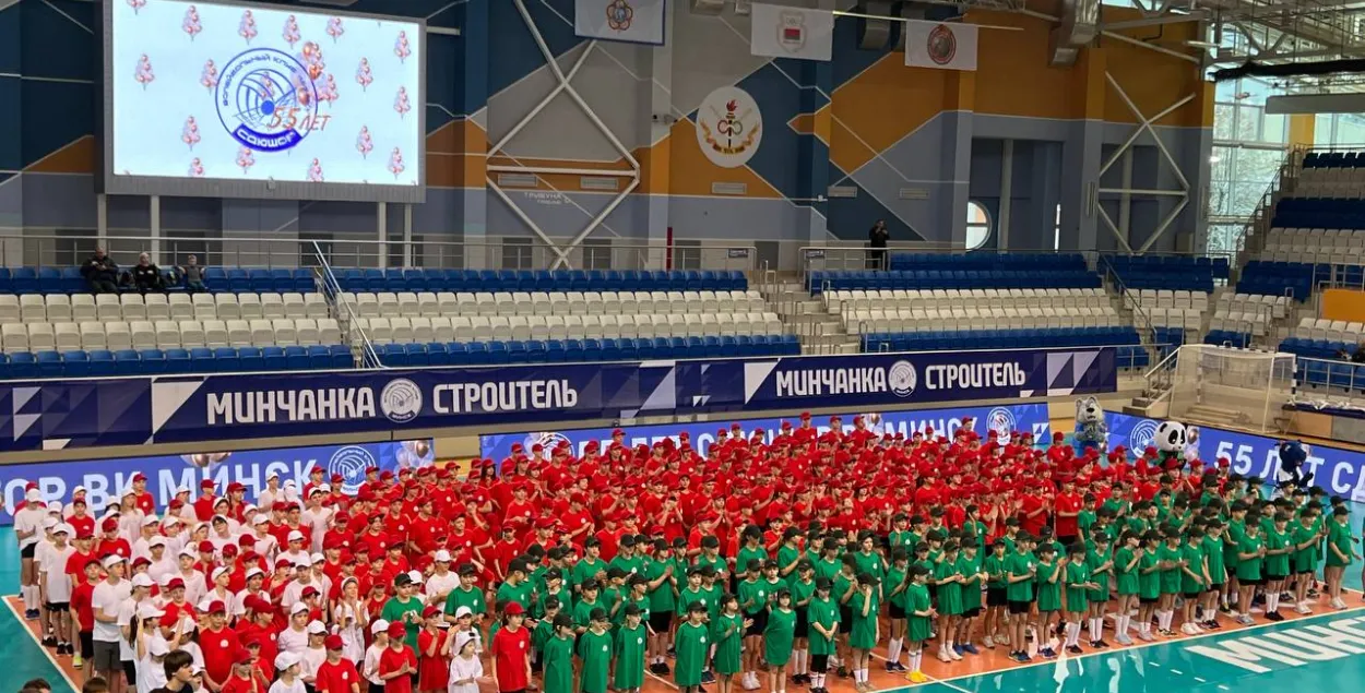 Их заставили петь гимн страны / TEAM BY&nbsp;
