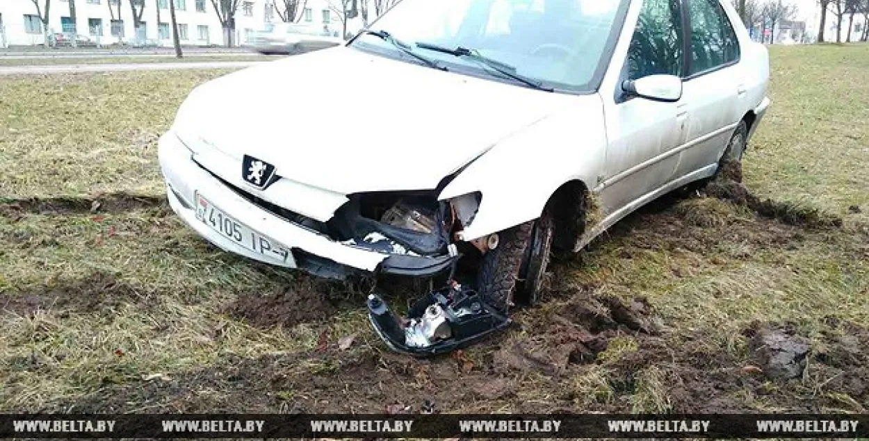 П’яны кіроўца вылецеў з дарогі каля РНПЦ “Маці і дзіця”