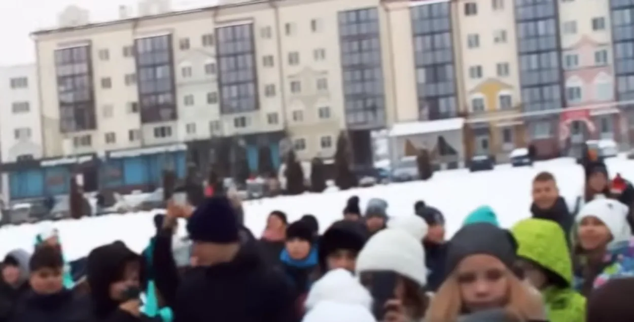Відэаблогераў з Пінска пакараюць за сход падпісчыкаў на плошчы