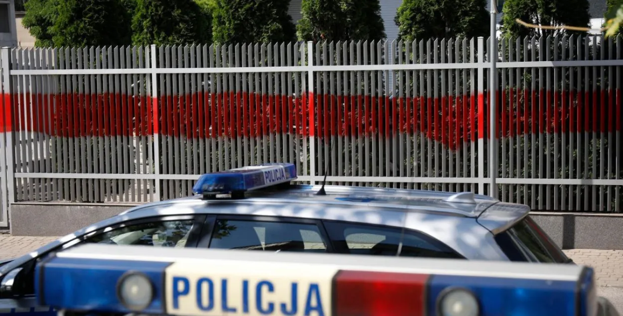 Ограда белорусского посольства / the-warsaw.com
