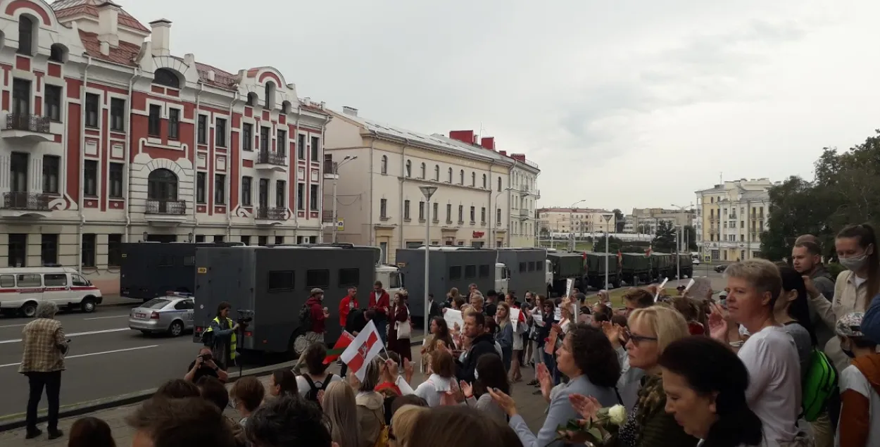 Акция протеста учителей возле Минобразования / Еврорадио​