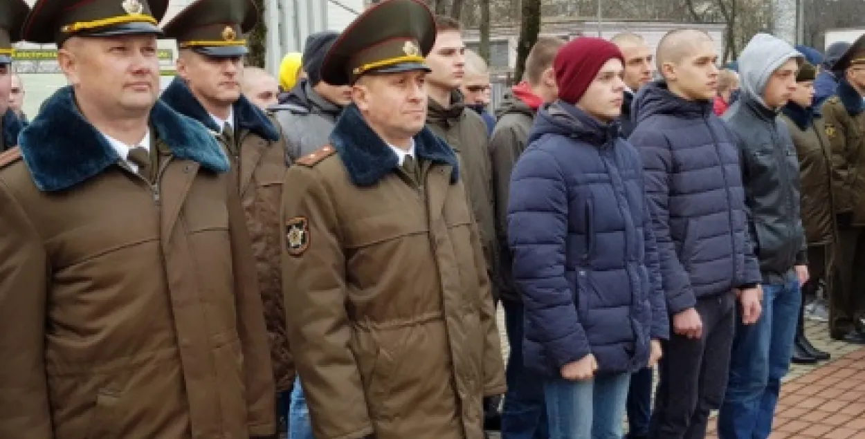 Пачалася адпраўка навабранцаў у войска / www.mil.by​