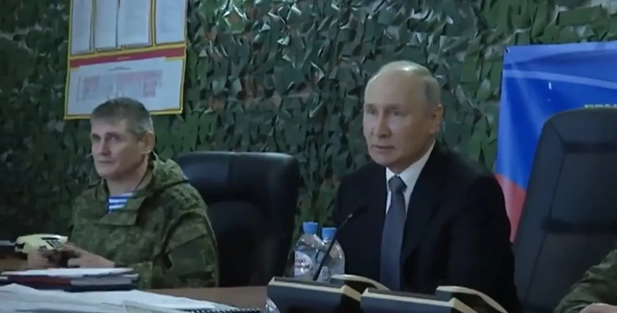 Пуцін размаўляе з ваеннымі групоўкі войскаў "Днепр" /&nbsp;rbc.ru
