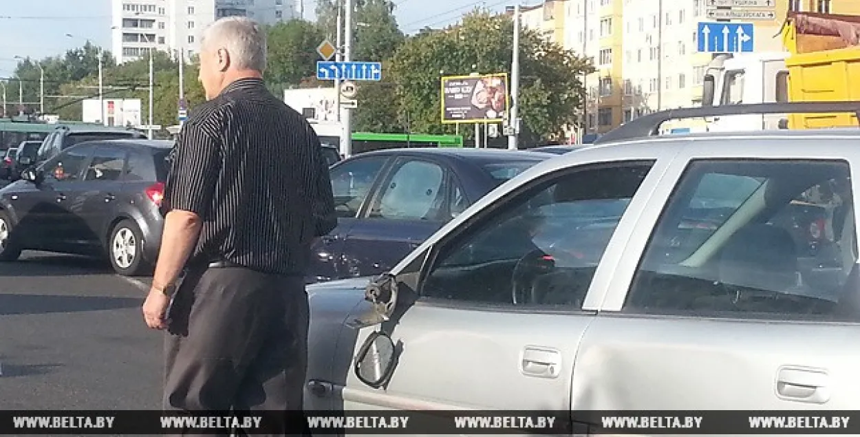 Аварыя на праспекце Пушкіна ў Мінску спаралізавала дарожны рух (фота)