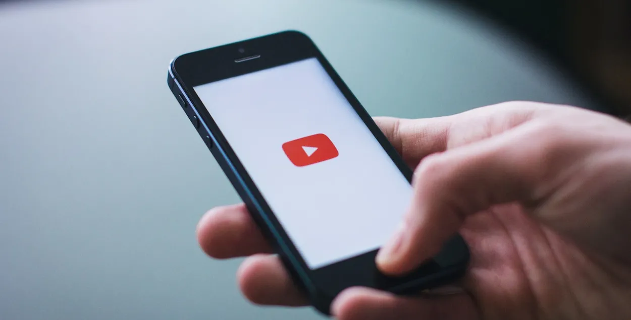 За подписку на YouTube-канал NEXTA предприниматель попал на "сутки" / pexels.com
