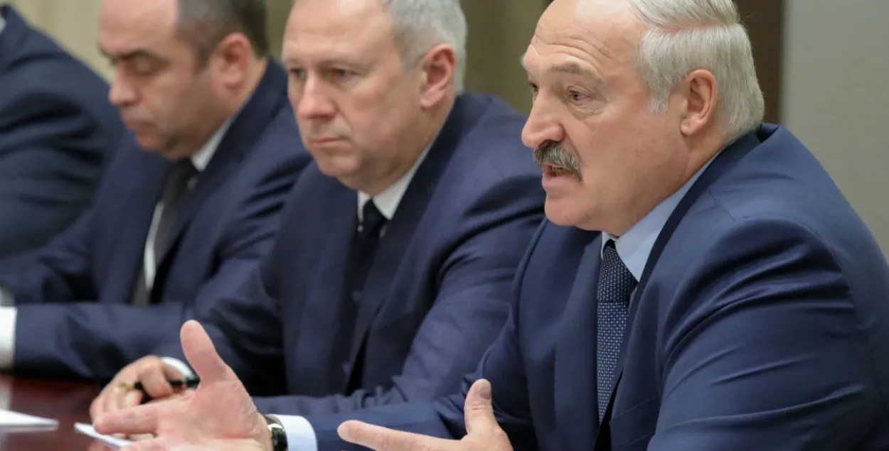 Лукашэнка перад паездкай у Расію абмяркоўвае "новы план абароны Беларусі"