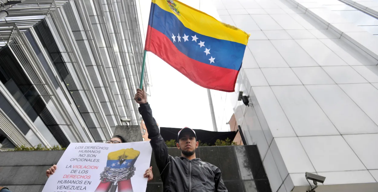 A protester&nbsp;in Caracas after the presidential elections / Reuters