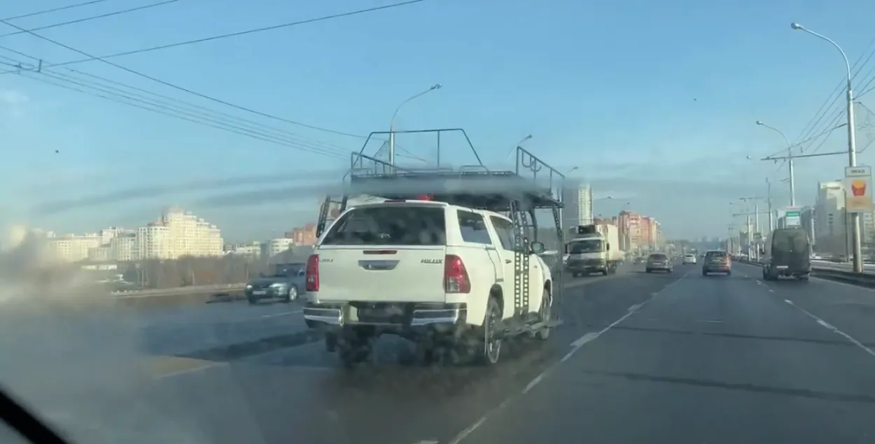 В центр Минска стягивается техника силовиков