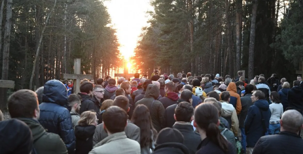 Хрэсны ход у Курапатах, дзе зносілі крыжы (фота, відэа)