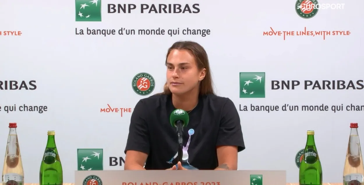 Aryna Sabalenka during the press conference at Roland Garros / twitter.com/josemorgado
