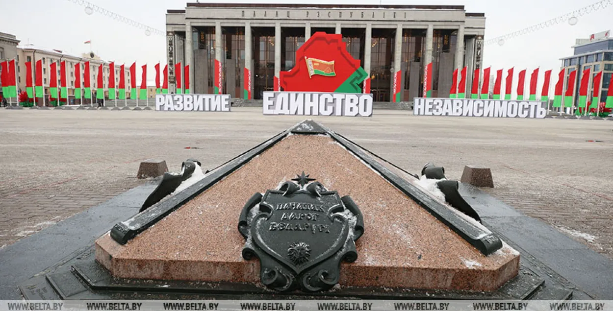 Двух аўтамабілістаў у Мінску затрымалі за сігналы супраць УНС