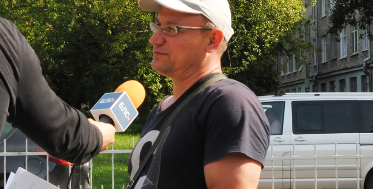 Мінчук, кватэру якога разграміў АМАП, выйграў суд у міліцыі