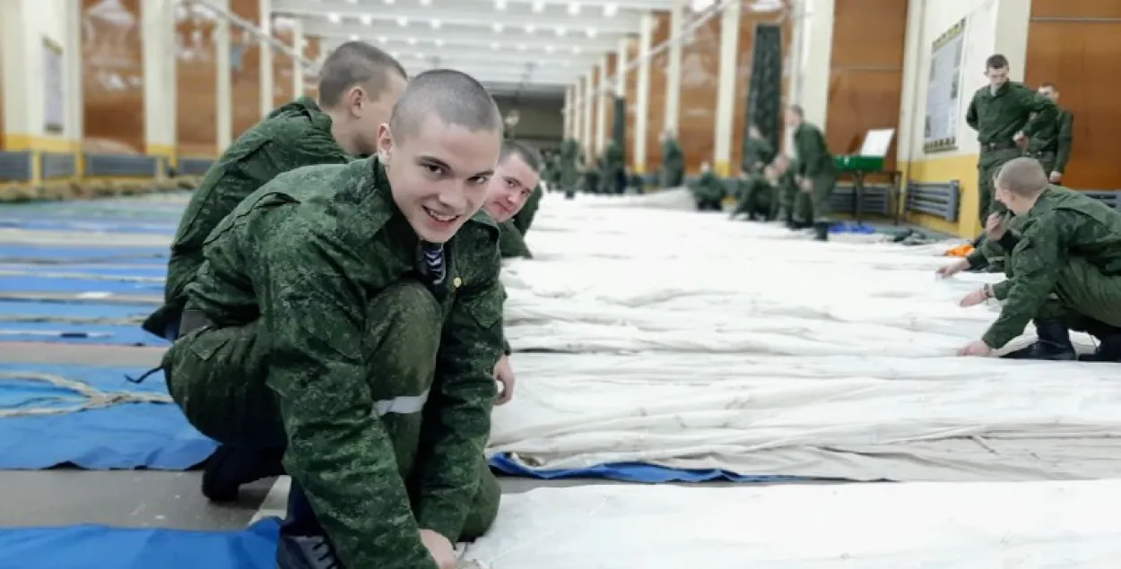Як дэсантнікі-навабранцы рыхтуюцца да першага скачка