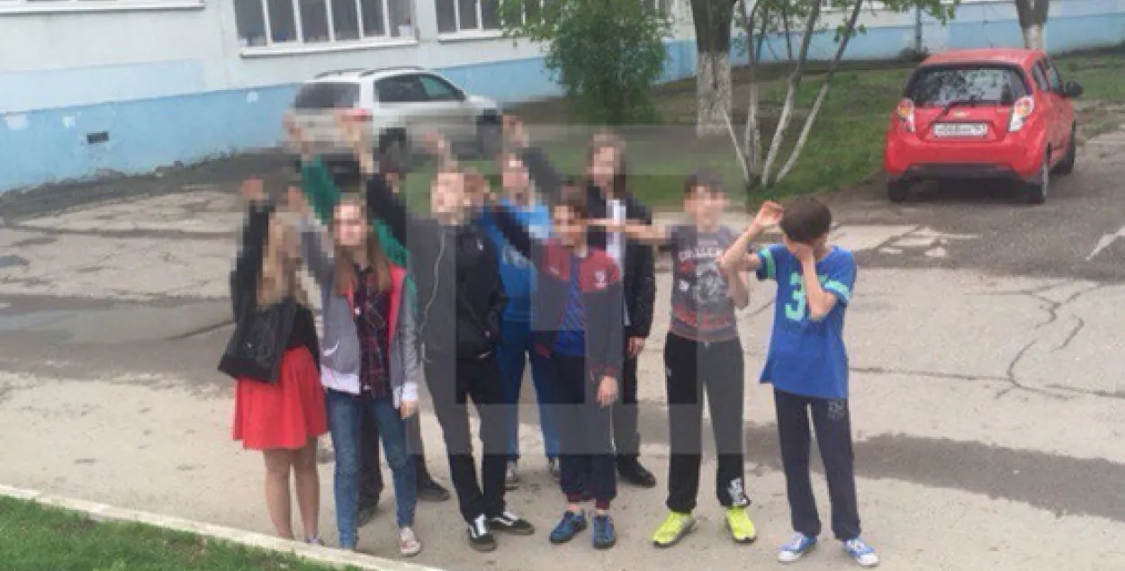 “Зігаванне” растоўскіх школьнікаў прызналі гульнёй у “пакажы, дзе сонца”