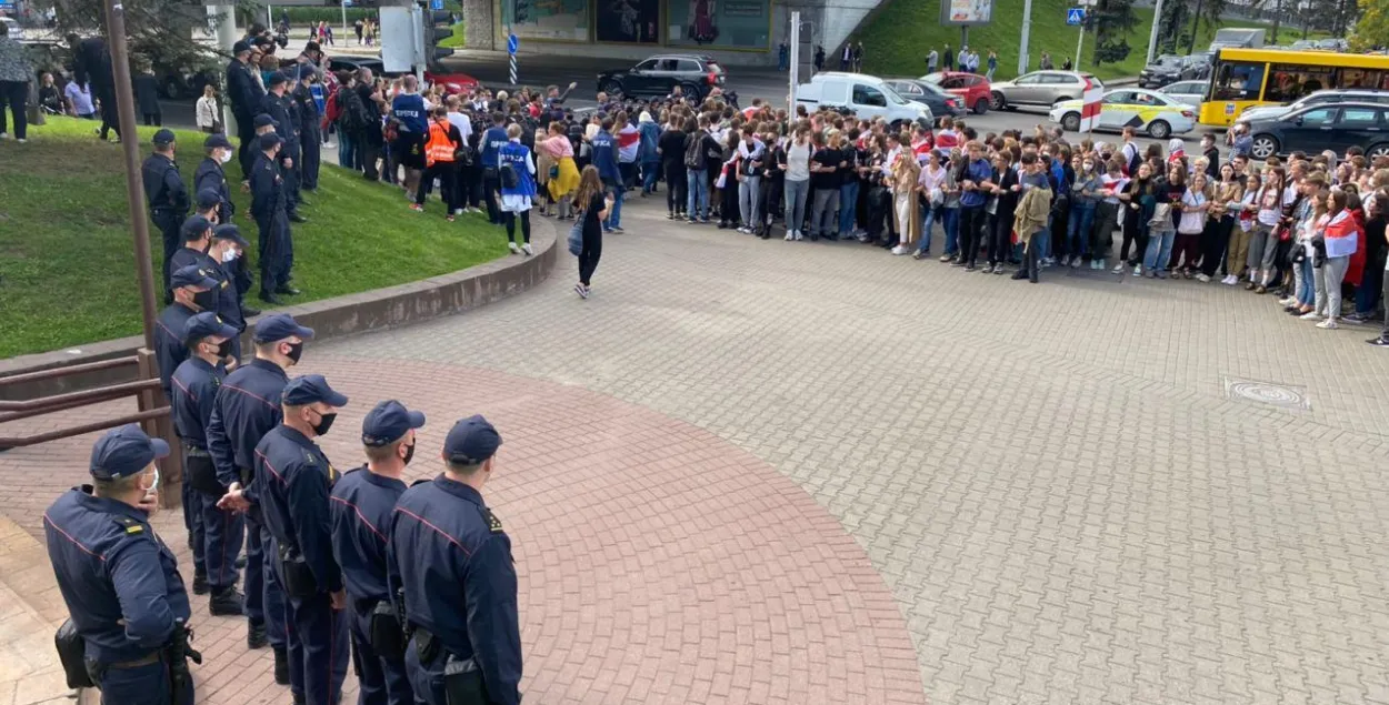 Вызвалілі выкладчыка БДУ, які абараняў студэнтаў ад затрымання