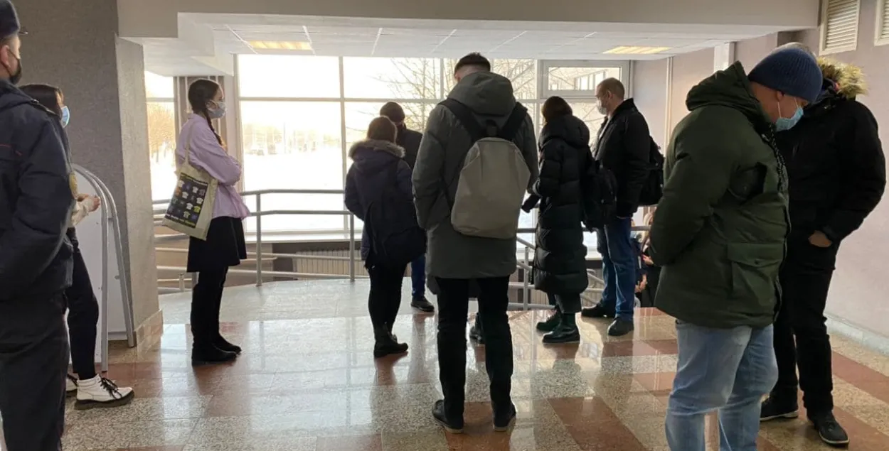 В холле суда / Еврорадио